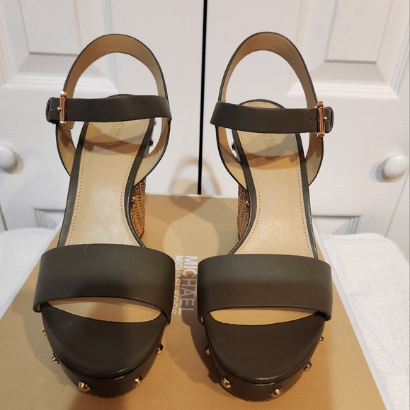 Michael Kors Black Platform Sandals with Sleek Straps - Picture 1 of 6